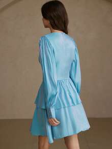 Chiquease Vestido mini de manga larga con escote en V en azul brillante, de apariencia vintage y lujosa, con diseño de volantes y capas, cintura ceñida que resalta las curvas, adecuado para fiestas y reuniones - Multicolor - Ver 2