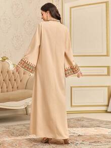 Al Najma Vestido con cuello en V, botones delanteros, mangas acampanadas y bordado vintage - Albaricoque - Ver 4