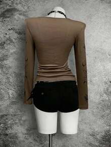 StreetHx 十字印花V领薄款长袖T恤，朋克风格 - 摩卡棕 - 查看 2