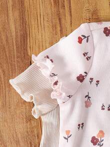 SHEIN LMoss Kids 新生女宝宝4件套休闲碎花荷叶边圆领短袖上衣和裤子针织罗纹睡衣套装，夏季 - 彩色 - 查看 6