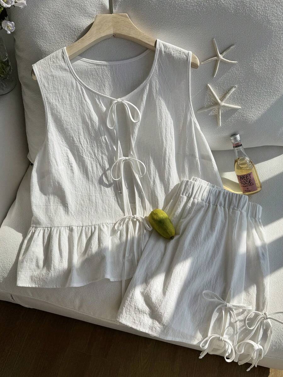 SHEIN EZwear 大尺碼女款純棉兩件套,白色紅白格紋繫帶前襟三蝴蝶結上衣與短褲,夏季海灘度假居家休閒套裝 - 白色 - 查看 1