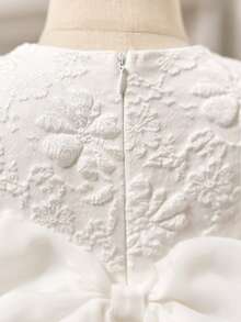 SHEIN 女婴可爱优雅白色花卉纹理图案短袖连衣裙 - 白色 - 查看 9