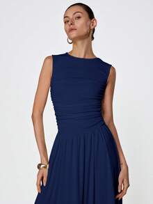 Aveloria Modichic Gaun Tanpa Lengan Berlipit Leher Bulat Minimalis Elegan Warna Biru Tua untuk Acara Malam Musim Panas - Navy Blue - View 6