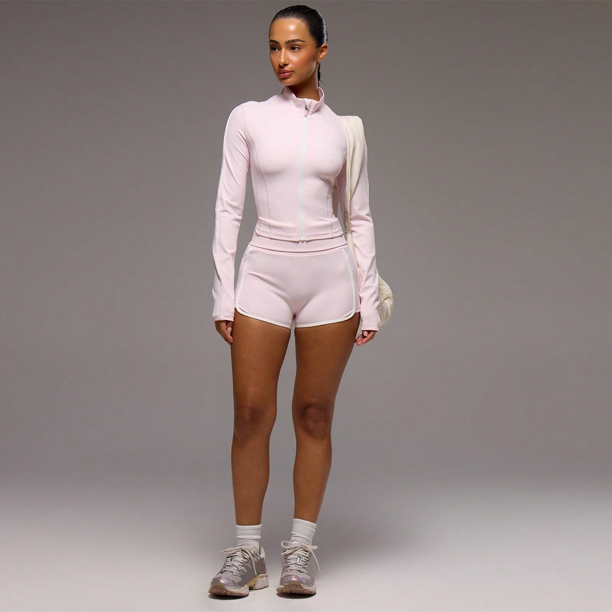 Conjunto activo de chaqueta BBL de manga larga con costuras blancas y shorts de booty para entrenamiento, gimnasio, pilates, fitness, uso diario y cas