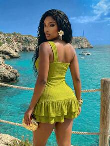 Slaydiva Jumpsuit Wanita Ukuran Besar Warna Hijau Zaitun untuk Liburan Musim Panas di Pantai, Model Satu Bahu dengan Simpul dan Tekstur Berlapis-lapis, Rompi Liburan Elegan dan Pas Badan - Hijau - View 2