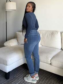 Tyla Gomez Y2K 风格高腰浅蓝色牛仔裤，九分裤长度，修身铅笔裤，凸显身材，适合春夏季、假日、节日、女牛仔、外出、牛仔裤女士、牛仔女士、曲线 - 中等水洗藍 - 查看 7