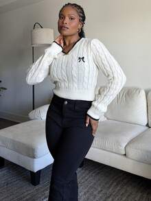 Tyla Gomez 女士时尚刺绣蝴蝶 V 领粗针织短款套头衫，秋冬款 - 米色 - 查看 5