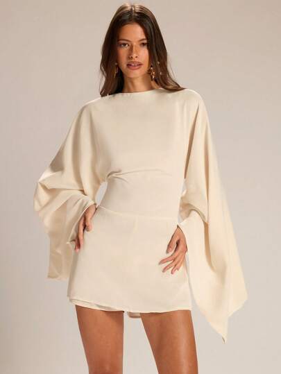SHEIN BAE Mono corto sexy de mujer con escote redondo, mangas de murciélago y espalda descubierta en color albaricoque y blanco, mono elegante