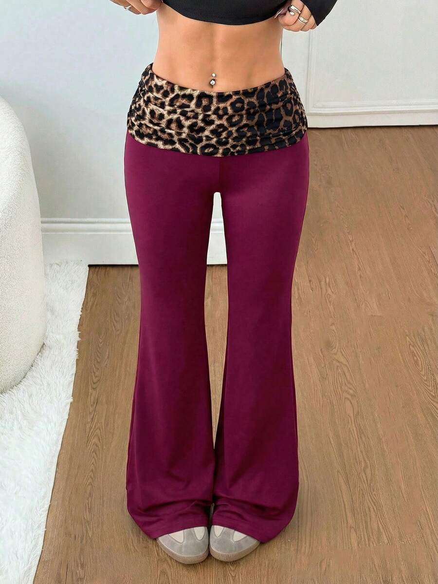 SHEIN PETITE 撞色低腰时尚豹纹喇叭裤 - 酒紅色 - 查看 1