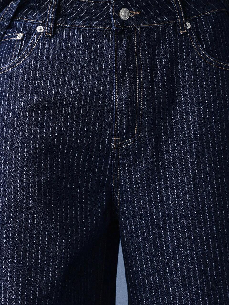 SUMWON Weite Denim Shorts mit vertikalem Nadelstreifenmuster und kontrastierender Naht für lässigen Sommertragen
