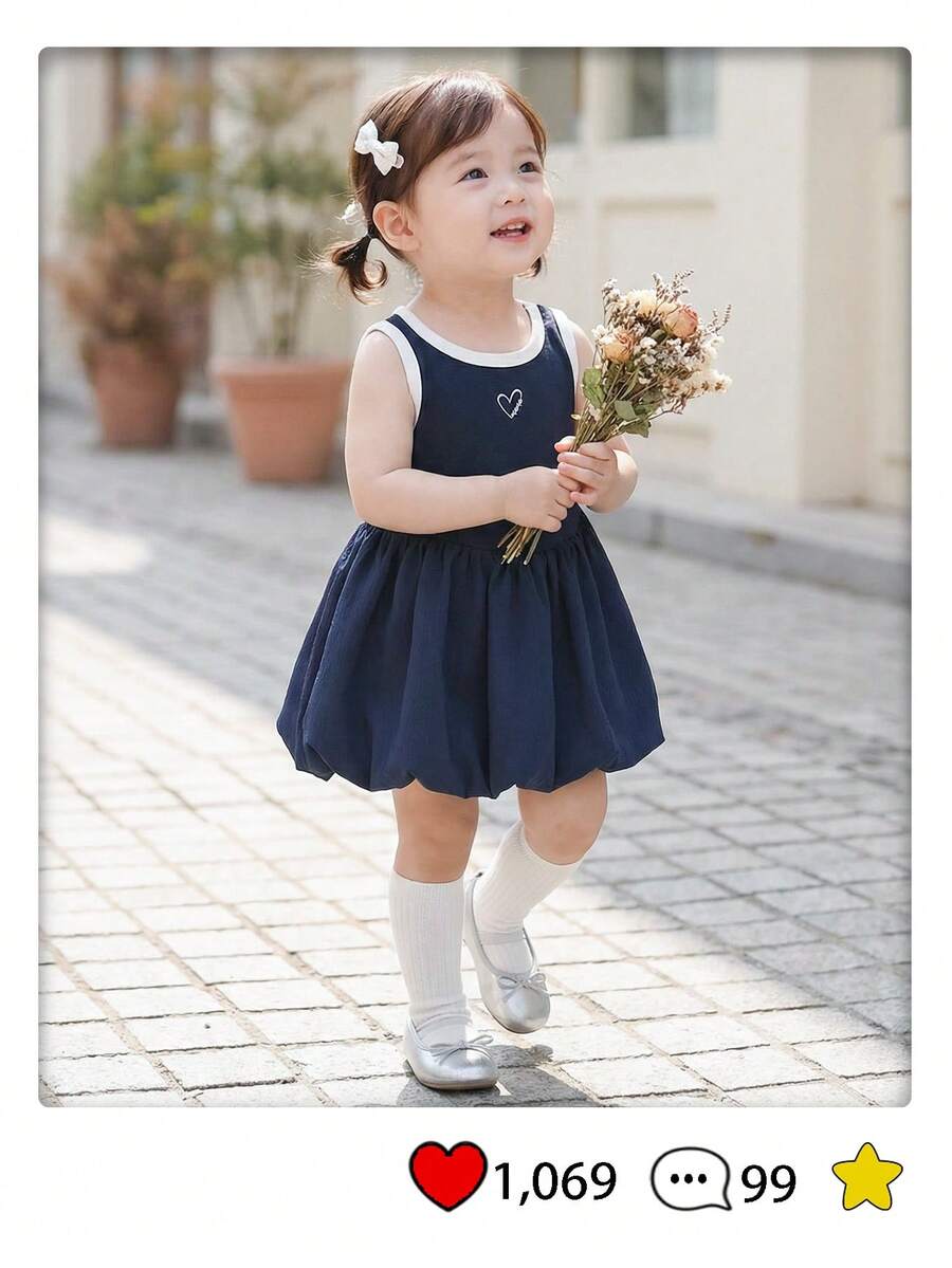SHEIN Vestido sin mangas con cuello de barco, ribete de contraste y estampado de corazón para niña bebé - Azul Marino - Ver 1