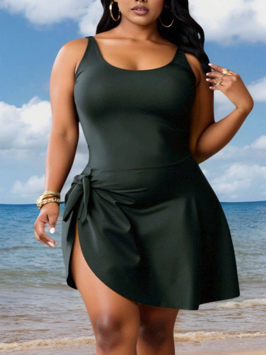 SHEIN CURVE+ Plus Size Women's Plain & Simple Daily One-Piece Swimsuit Summer, Solid Color Swimsuit,Swimsuit For Beach Holiday,Summer For Holiday Swimming - Black - View 1