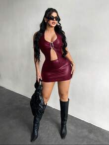 SHEIN SXY 女士Y2K性感PU皮革搭扣褶皱胸部开衩下摆露背吊带上衣和紧身迷你裙套装，夏季 - 酒紅色 - 查看 4