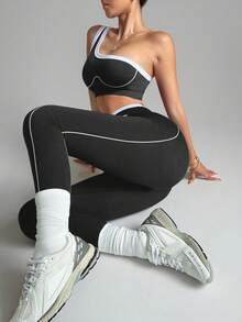 Dewbera 一套无缝单肩上衣和交叉腰七分裤，柔软贴身，适合女性运动、瑜伽、跑步和健身。 - 深灰色 - 查看 7