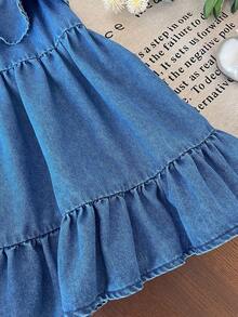 SHEIN Genkimix Kids 1件装少女层叠牛仔荷叶边吊带连衣裙，波西米亚风蓝色连衣裙，春夏度假牛仔连衣裙 - 藍色 - 查看 3