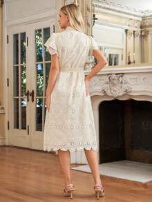 Amorya 女士新款优雅高端时尚刺绣衬衫领系带连衣裙度假装，修身腰身设计。采用质感A字面料，百搭舒适透气，适合春夏穿着。可作办公室着装、职业装、商务装、黑色连衣裙、正式礼服、教堂礼服等。显瘦百搭，适合情人节、度假、日常休闲穿着。夏季新款连衣裙，休闲连衣裙，优雅连衣裙，法式连衣裙，钩针连衣裙，镂空上衣，奶油色连衣裙，镂空连衣裙，田园风连衣裙，茶会连衣裙，复古连衣裙，蕾丝连衣裙，米色连衣裙，优雅连衣裙，女士连衣裙 - 杏色 - 查看 5