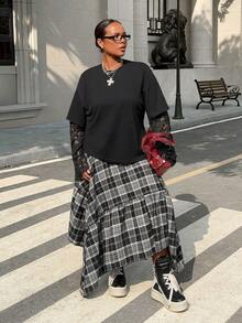 SHEIN EZwear Áo thun dài tay cổ tròn phối ren tương phản dành cho nữ cỡ lớn mùa xuân hè 2026, thích hợp đi chơi, đi học, phong cách đường phố, Y2K. - màu đen - Xem 4