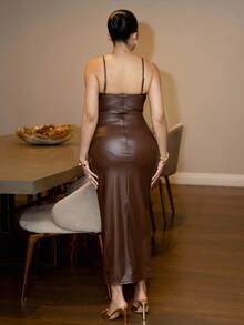 Melissa Matos 秋冬纯棕色/咖啡色 PU 皮革性感简约紧身胸衣连体衣，修身长肩带连衣裙，适合鸡尾酒会、浪漫约会、分层连衣裙、派对、夜总会、万圣节、圣诞节 - 咖啡棕 - 查看 2