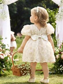 SHEIN Elegant & Cute Apricot Floral Mesh Short Sleeve Babygirl Dress A Loose And Adorable Stand-Up Collar 3D Flower And Rose Embroidery Net-Sheer Puffy-Sleeved Back Bow Dress For Girls, In Peach And Champagne Colors. Suitable For Weddings, Children's Floral Wear, And Birthday Parties  Elegant Cute Mesh Dress For Baby Girl Baby Girl Fluffy Dress Newborn Baby Girl Dress Luxury Baby Girl Dress Baby Girl Dress And Jacket Set Baby Girl Tulle Dress - Multicolor - View 2