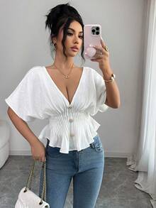 SHEIN Elenzya Blusa de mujer elegante de manga corta con cuello en V y cintura ceñida, de tela jacquard blanca, adecuada para uso casual, playa, salidas diarias, citas, fiestas, cenas, un top versátil y de moda sexy para primavera/verano - Blanco - Ver 6