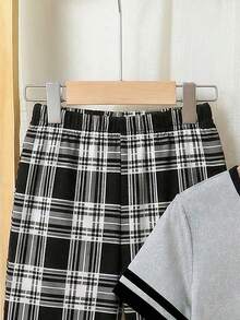 Set de 2 piezas de pijama para niños con top de cuello redondo de manga corta con estampado de logo pequeño minimalista y pantalón de punto de ajuste relajado - Gris - Ver 4