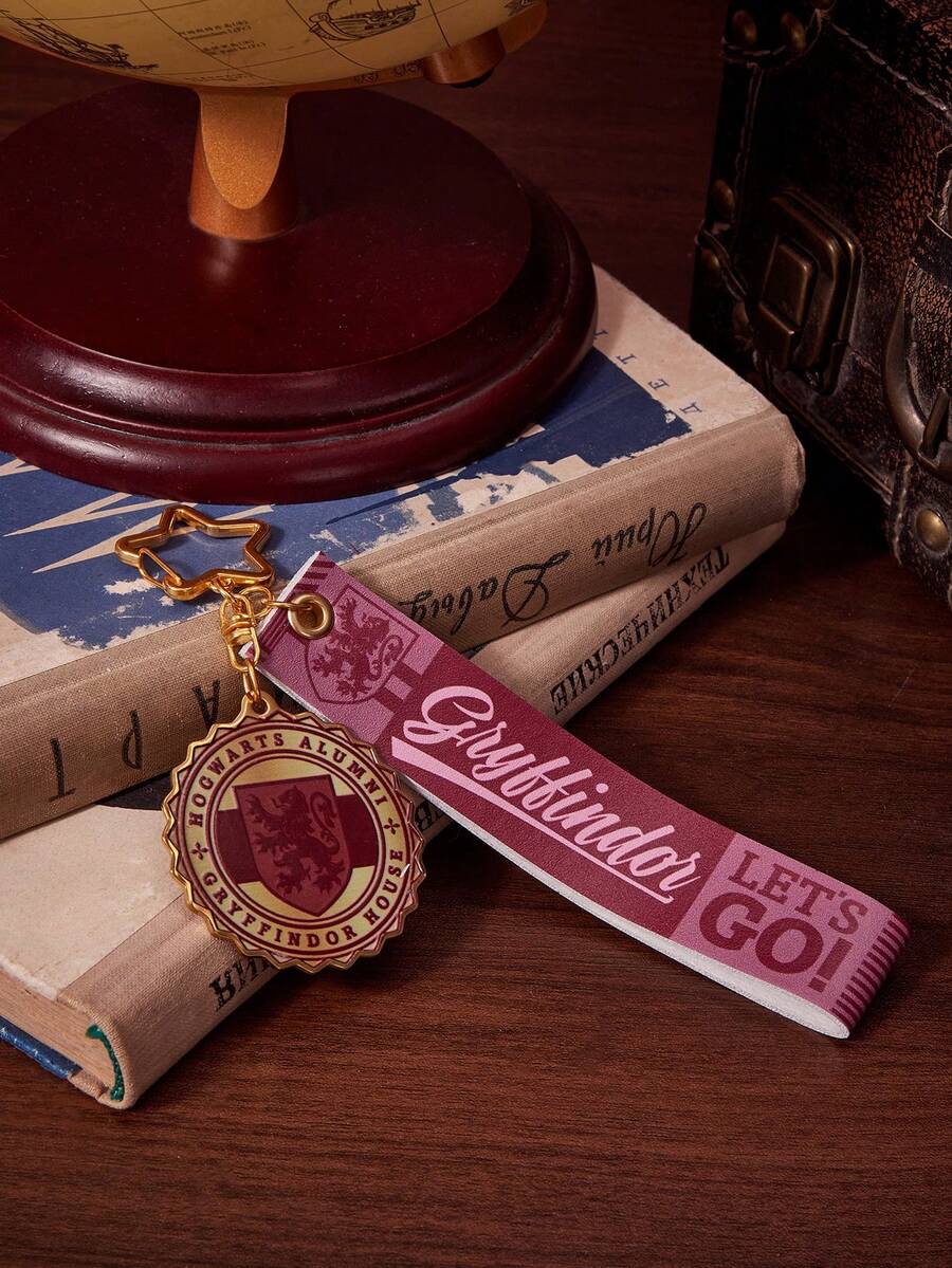 HARRY POTTER X SHEIN Red Cartoon Lion Pattern, English Letters Metal Keychain - Multicolor - View 1