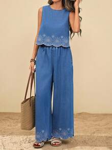 Travachic 女士休闲牛仔上衣，饰有花卉刺绣，圆领设计，适合日常穿着和度假。蓝色上衣。夏季沙滩休闲女式上衣 - 淺色水洗藍 - 查看 1