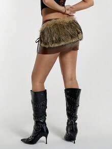SHEIN ICON Minifalda sexy y con decoración esponjosa de cintura baja, con estilo boho, country y western, para conciertos, clubes y festivales como Coachella, en un diseño de piel y piel sintética marrón con estilo Mardi Gras y Y2K para mujeres - Marrón - Ver 2