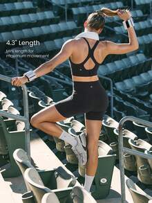 GLOWMODE 4.3英寸 FeatherFit™-Sculpt CoreHold 柔软弹力无前缝收腹侧袋骑行短裤，适合中等强度训练、跑步、健身。 - 黑色 - 查看 4