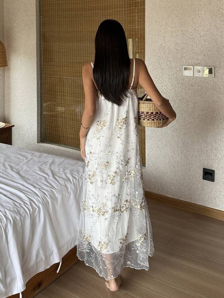 Summer Vacation Romantic Embroidered Mesh Loose Strap Women Nightgown