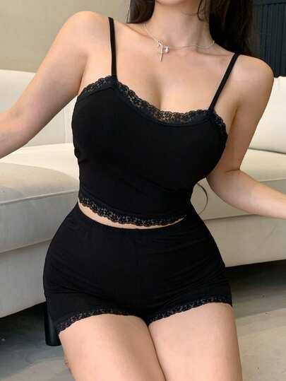 DAZY 性感蕾丝拼接露脐吊带背心和超短裤女士睡衣套装
