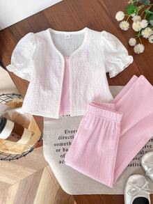 Kleine Mädchen Sommer 3-teiliges Set: Rosa strukturiertes Trägerhemd, weite Hose & weiße strukturierte Jacke mit Puffärmeln. Einfach und süß, perfekt für Frühlings- und Sommerausflüge und Treffen. - Verschiedenfarbig - Übersicht 3
