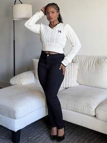 Tyla Gomez 女士时尚刺绣蝴蝶 V 领粗针织短款套头衫，秋冬款 - 米色 - 查看 6