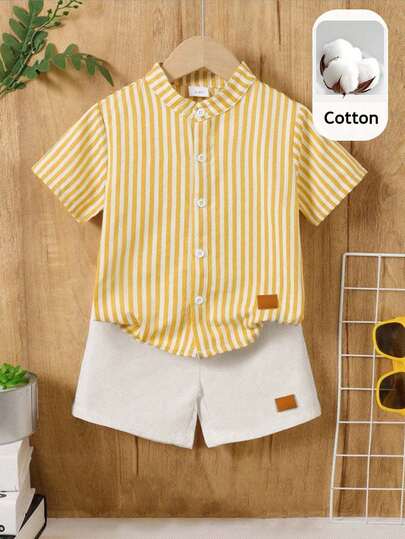 SHEIN 2 piezas Conjunto de camisa de manga corta con cuello alto casual y cómodo, y pantalones cortos a rayas para niños pequeños