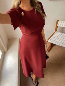 DAZY 女士披肩领收腰中长连衣裙 - 酒紅色 - 查看 1
