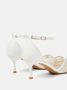 CUCCOO HITCHD 女士鞋履春夏新款珍珠刺绣尖头细跟搭扣6.5cm高跟鞋优雅网面拼接纯色通勤约会婚礼伴娘鞋 - 白色G - 查看 4