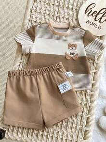 SHEIN Bộ 2 món cho bé trai sơ sinh mùa hè, họa tiết gấu hoạt hình sọc dễ thương, áo thun ngắn tay và quần short kaki lưng thun. - Màu Khaki - Xem 3