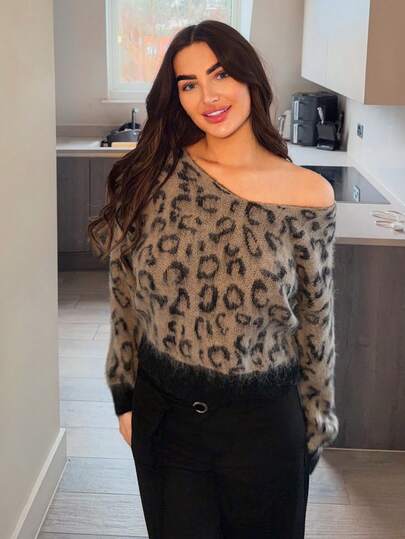 Ambs Edit 波西米亚风秋冬外套，女士复古红色豹纹不对称肩部宽松针织套头衫V领毛绒毛衣，西部乡村风格音乐会度假装，适合度假、日常穿着、返校季、圣诞节、新年等场合。