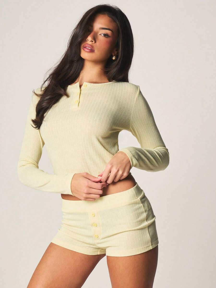MISSGUIDED 罗纹针织亨利领长袖露脐上衣和高腰短裤套装，带纽扣细节 - 黃色 - 查看 1