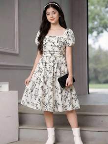 SHEIN Girlism 少女春夏黑白编织花叶印花泡泡袖收腰连衣裙 - 黑與白 - 查看 4