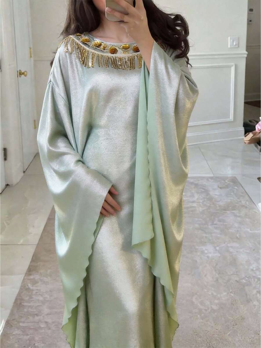 Al Najma 女士优雅圆领丝绒长连衣裙，饰有3D流苏花朵边饰 - 綠色 - 查看 1