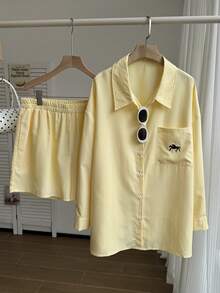 SHEIN EZwear 大码春夏刺绣衬衫短裤套装，休闲黄色条纹衬衫两件套 - 鵝黃色 - 查看 4