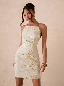 SHEIN Glamour 亮片面料设计，时尚露背剪裁，性感优雅，收腰设计，引人注目的春夏连衣裙 - 米色 - 查看 1