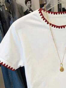 SHEIN EZwear 女士休闲樱桃印花字母刺绣饰边圆领短袖修身T恤，适合夏季穿着 - 白色 - 查看 3
