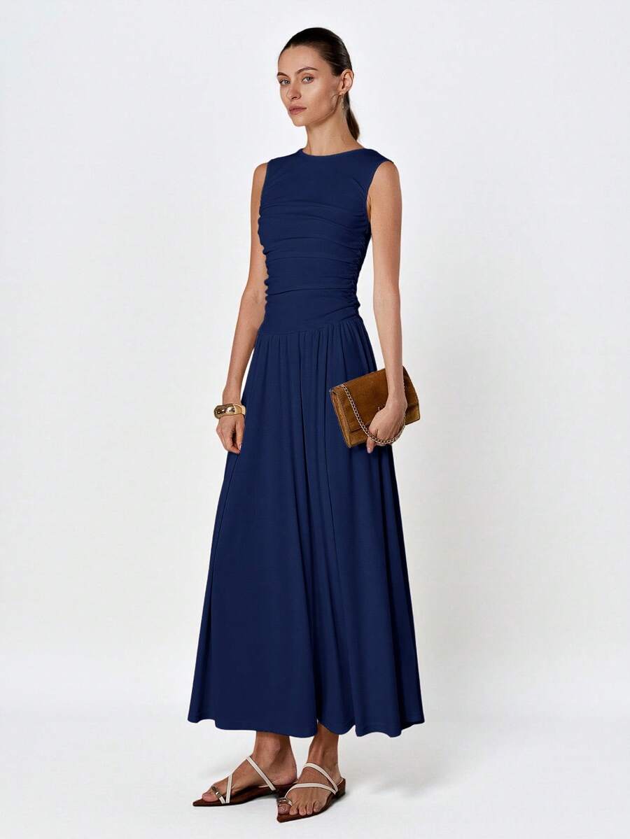 Aveloria Modichic Gaun Tanpa Lengan Berlipit Leher Bulat Minimalis Elegan Warna Biru Tua untuk Acara Malam Musim Panas - Navy Blue - View 1