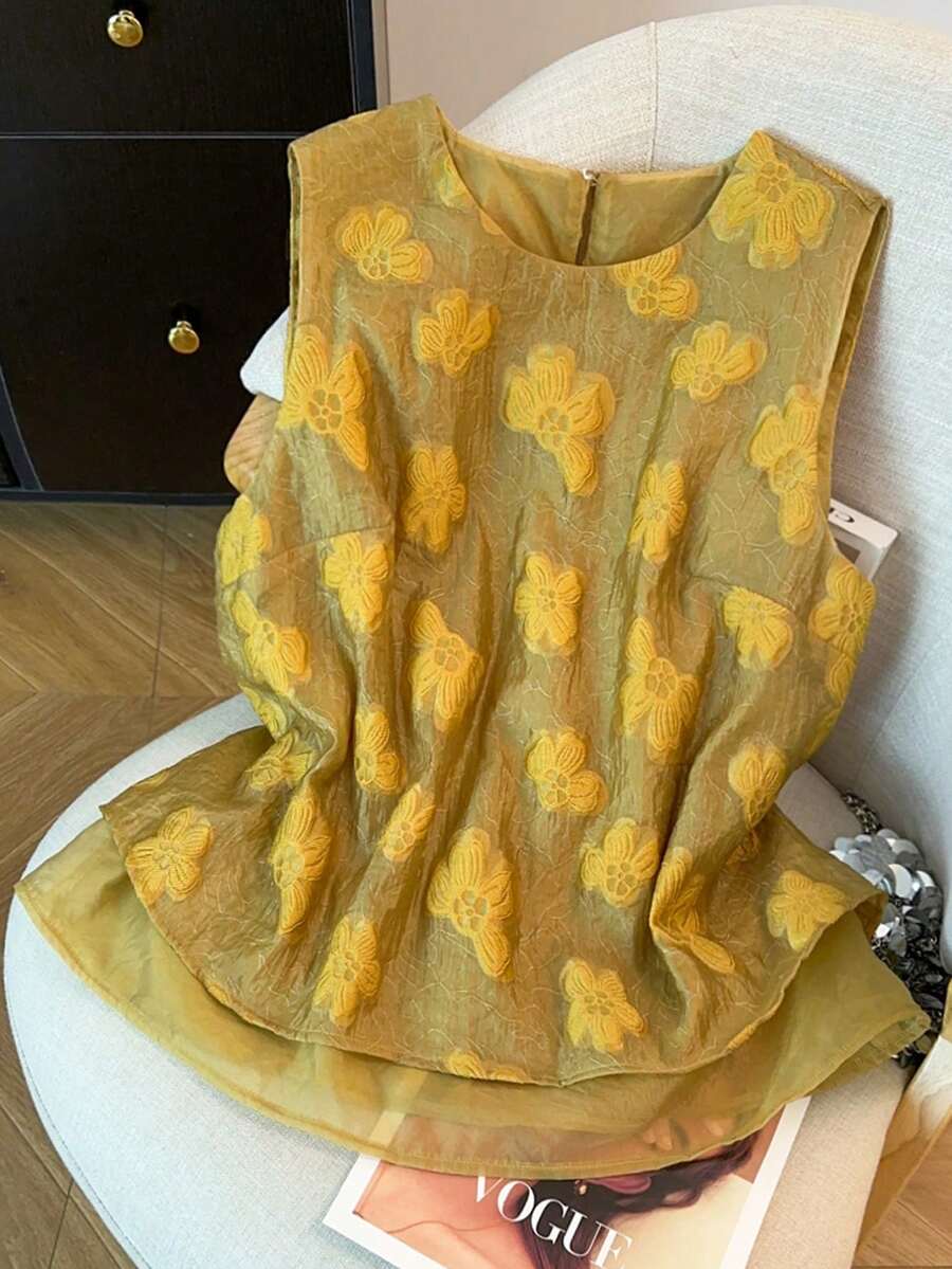 GlowEve CURVE 大码女式圆领无袖金色提花纹理双层上衣，适合休闲、度假和日常穿着 - 黃色 - 查看 1