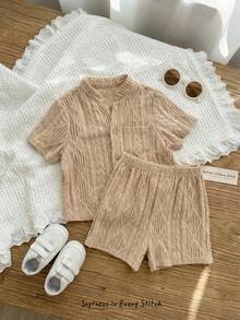 Cozy Pixies 2件套男婴度假风提花面料装饰翻领短袖开衫衬衫和松紧腰短裤套装 - 杏色 - 查看 9