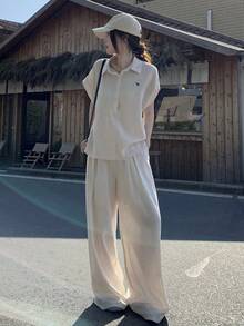 DAZY 2件套女士简约复古硬币刺绣Polo领宽松亚麻上衣套装家居服短套装 - 杏色 - 查看 5