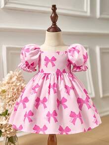 可爱女宝宝休闲简约粉色夏季连衣裙，饰有蝴蝶结图案。适合生日派对、聚会、演出、婚礼、洗礼、开幕式、日常穿着、上学、旅行以及春夏季节。夏季连衣裙、幼儿连衣裙、蝴蝶结连衣裙、幼儿粉色蝴蝶结连衣裙、蝴蝶结印花连衣裙、粉色幼儿连衣裙、2T粉色蝴蝶结连衣裙、婴儿泡泡袖连衣裙、粉色丝带连衣裙 - 粉色 - 查看 2