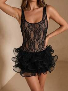 SHEIN BAE 黑色蕾丝吊带方领拼接荷叶边下摆性感优雅迷你连衣裙，适合派对、鸡尾酒会、正式场合、伴娘、生日、黑色连衣裙、情人节等场合。 - 黑色 - 查看 5